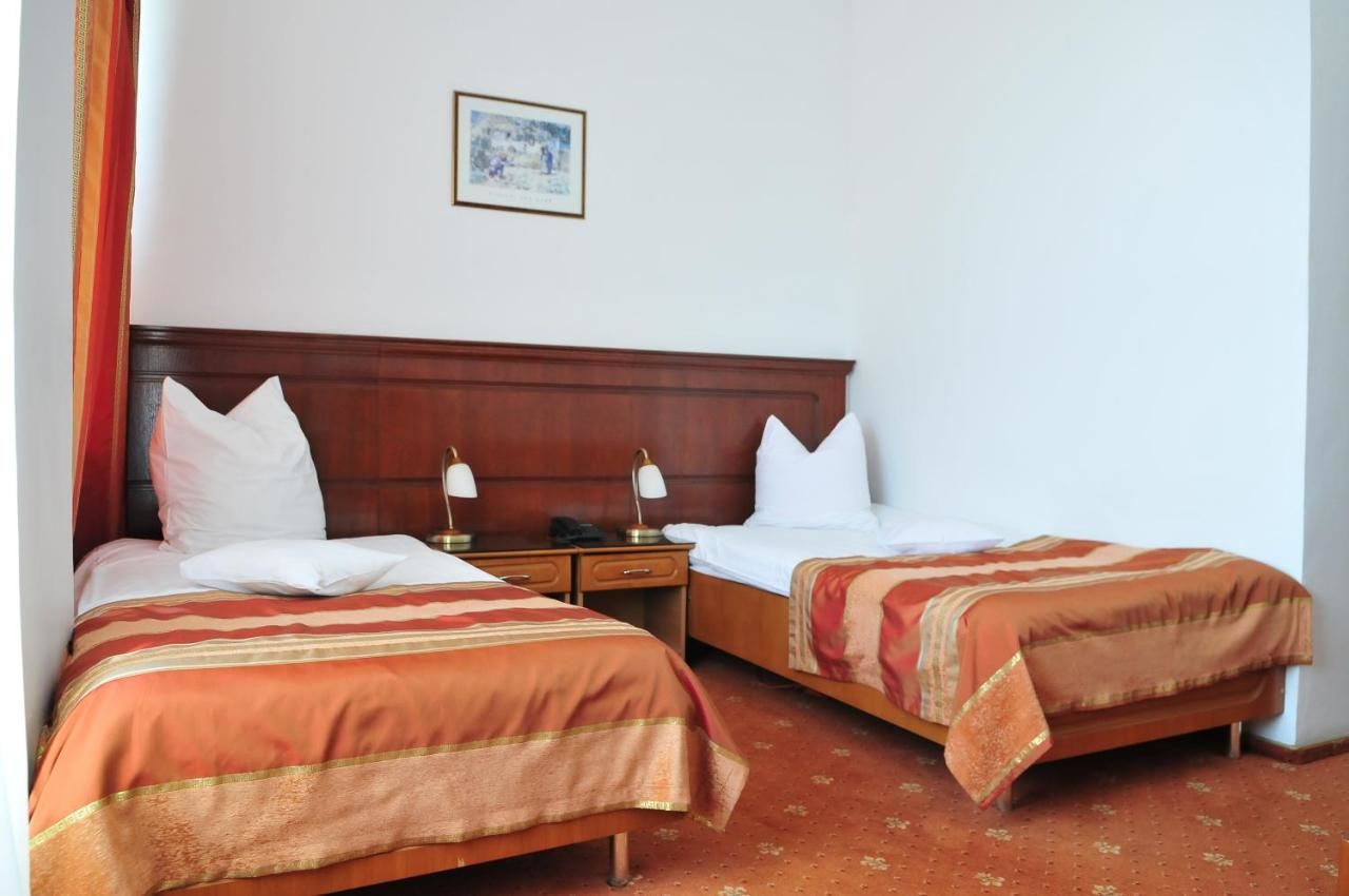 Отель Hotel Emma Est Крайова