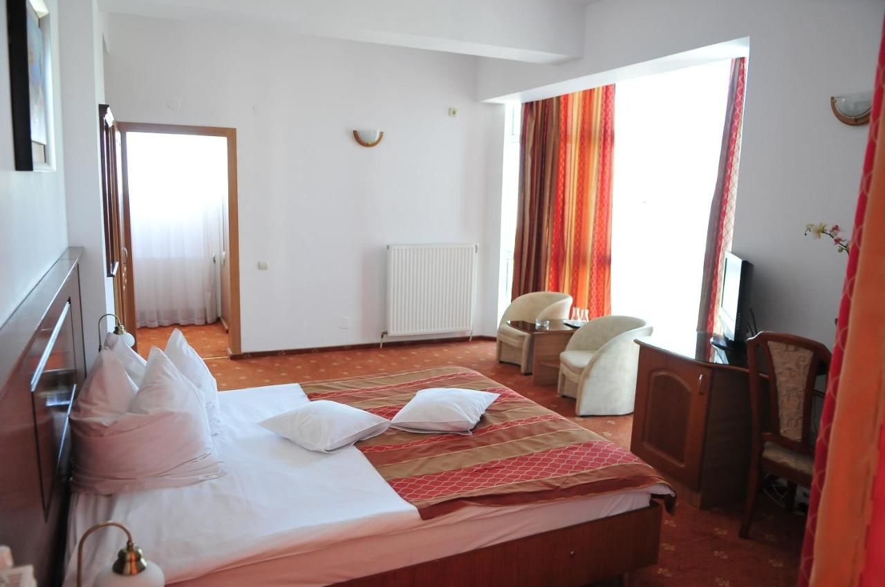 Отель Hotel Emma Est Крайова