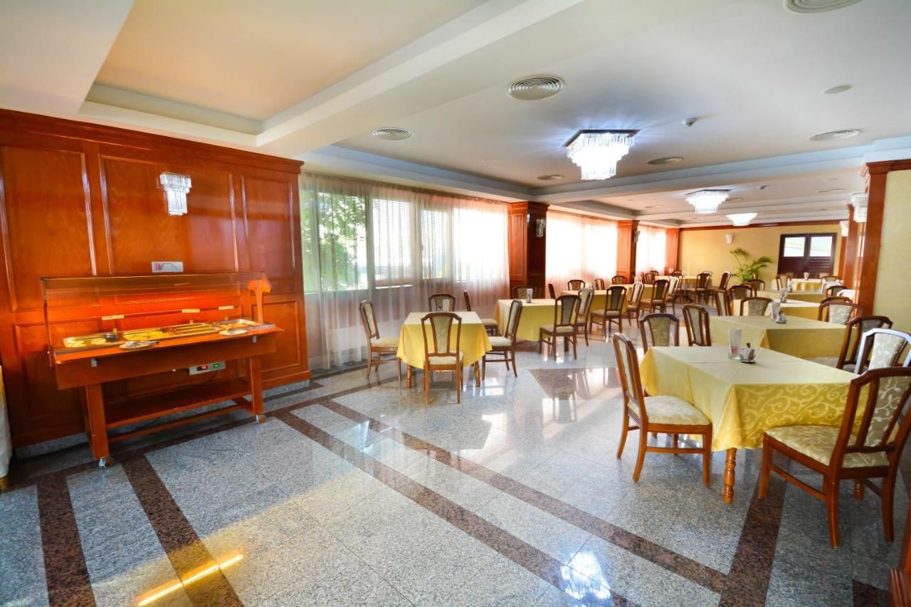 Отель Hotel Emma Est Крайова-5